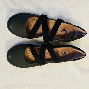 Eggplant Opot Ladies 8.5 shoes
